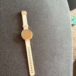 Garmin Lily Smartwatch - White Strap with Gold Bezel Do not have the charger